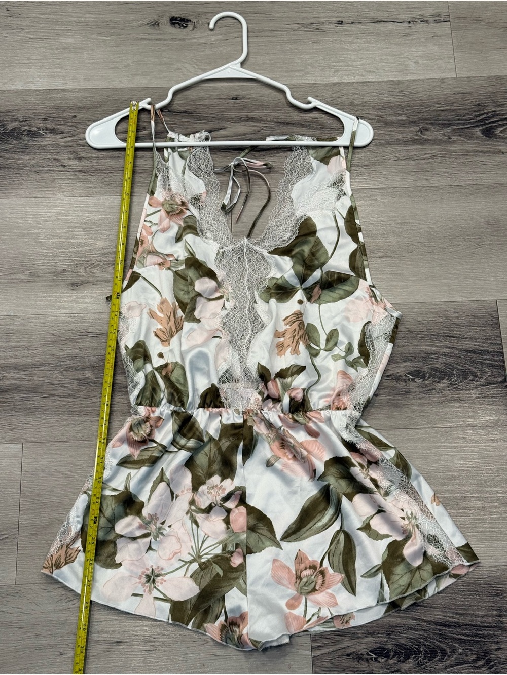 VICTORIA’S SECRET Bridal Collection Floral Lace Trim Satin Romper Size Small EUC - Picture 3 of 6